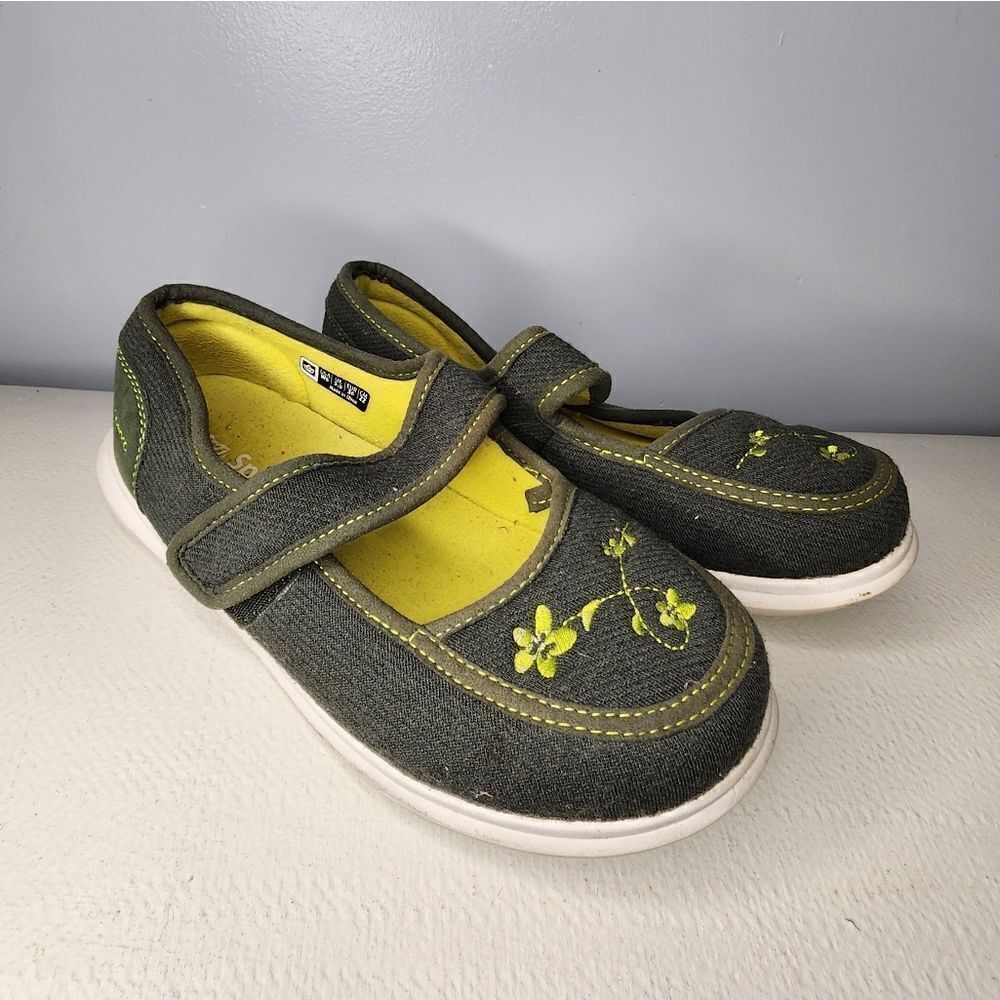 Spenco Medical Corp. Womens Mary Janes Felt/Adjustable Strap/Embroidered Sz 6W.